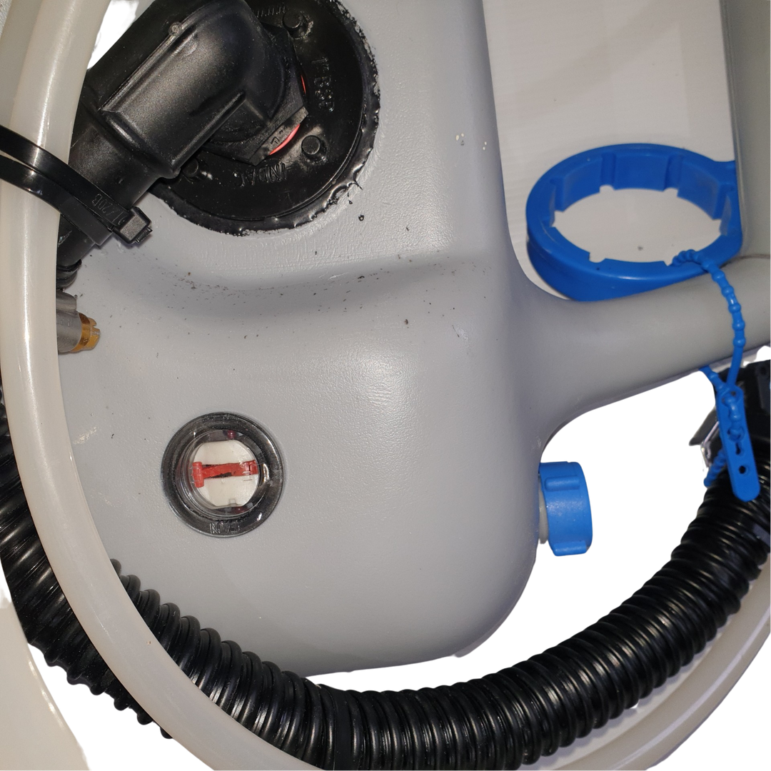 Pre-plumbed 35 liter waste tank with level indicator